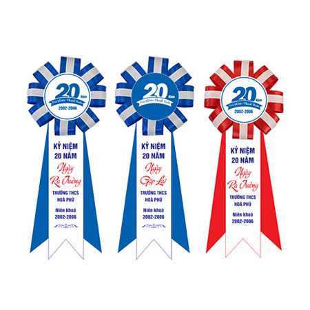 Hoa cài áo họp lớp