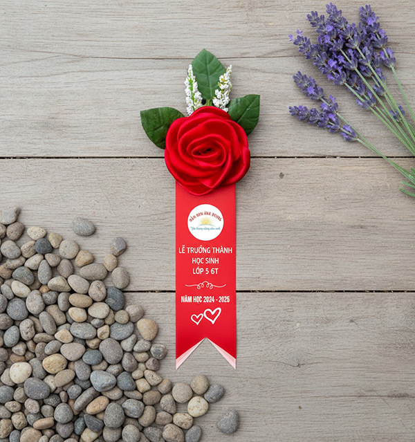 Hoa hồng cài áo đại biểu