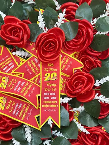Hoa cài áo lễ khai giảng