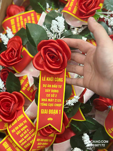Hoa cài áo lễ khánh thành đẹp