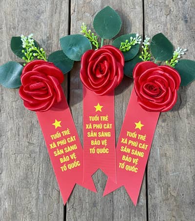 Hoa cài áo lễ ra quân, nhập ngũ