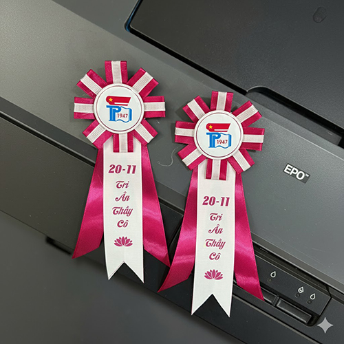 Hoa cài áo lễ tri ân thầy cô